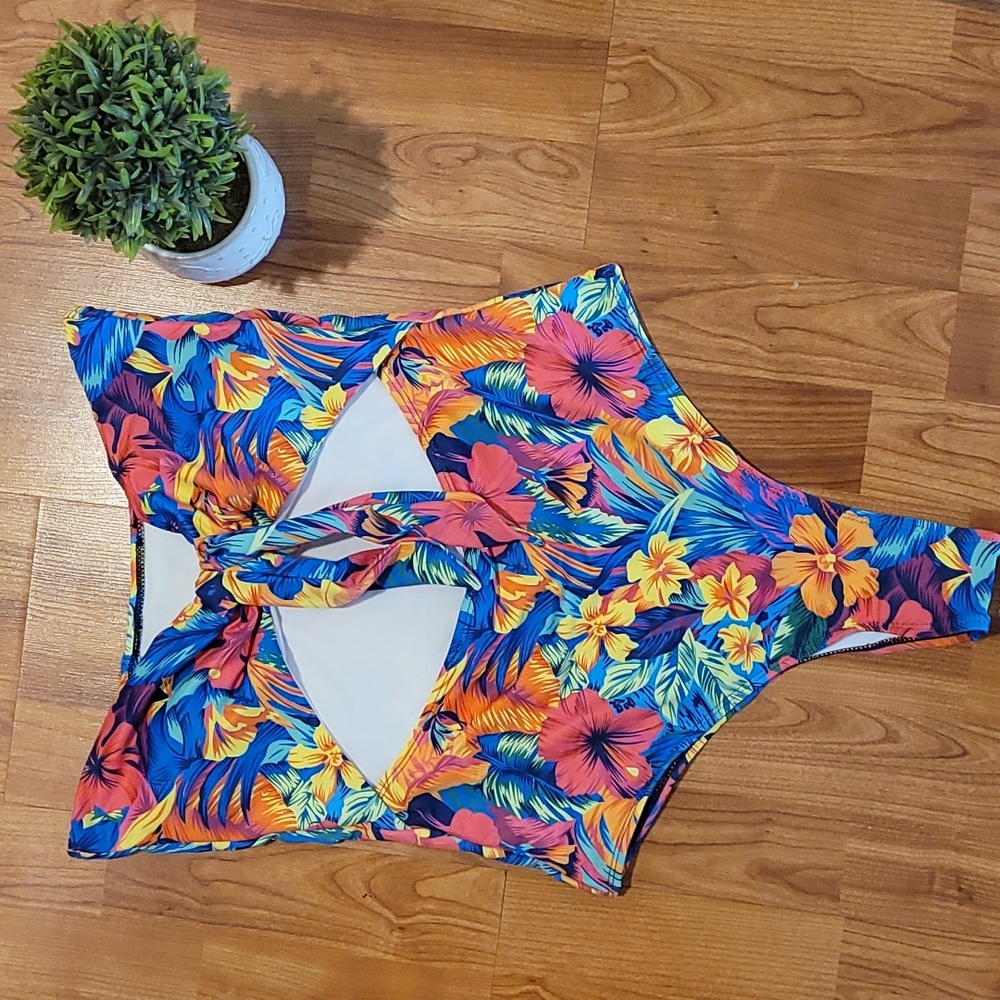 One piece swim with cut out. NEW!